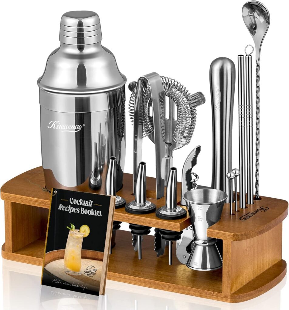 Complete cocktail set with recipe booklet